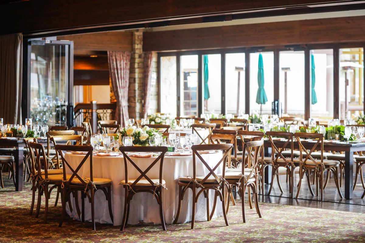 Interior table arrangement and windows