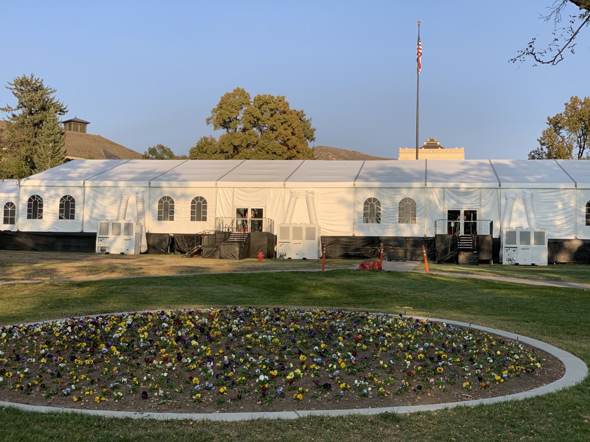 Outside view of enclosed tent and landscaping, as well as entrance stairs